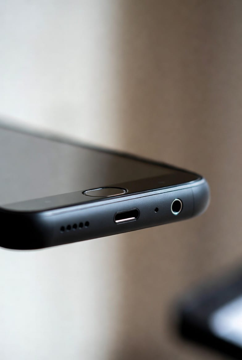 The Legacy Port Retraction: Why Flagship Phones Forgot Where They Came