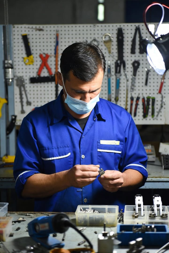 Beyond the Click: Selecting the Best Locking Mechanism for FPC Connectors